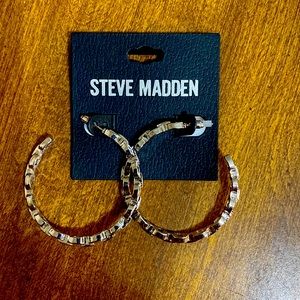 Steve Madden earrings. Never worn. I ordered two pairs by accident.